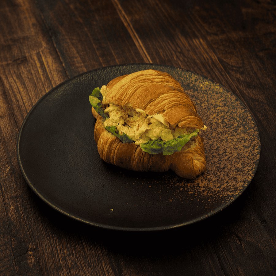Croissant - eggs avocado